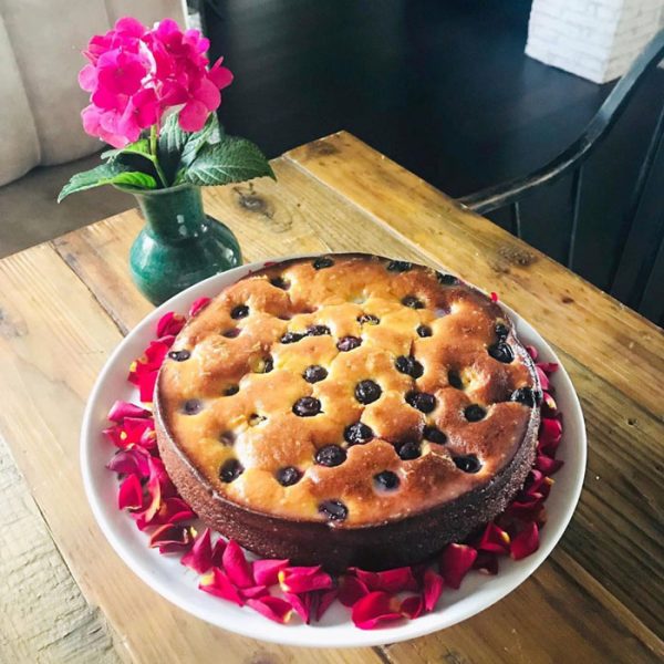 Pastel de limón, queso y arándanos