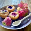 Mini Petites de limón con pétalos de flores