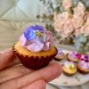 Mini muffins de violetas con pétalos
