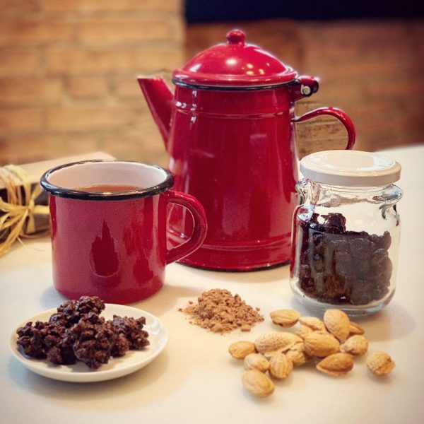 Rocas de chocolate con pistachos y arándanos