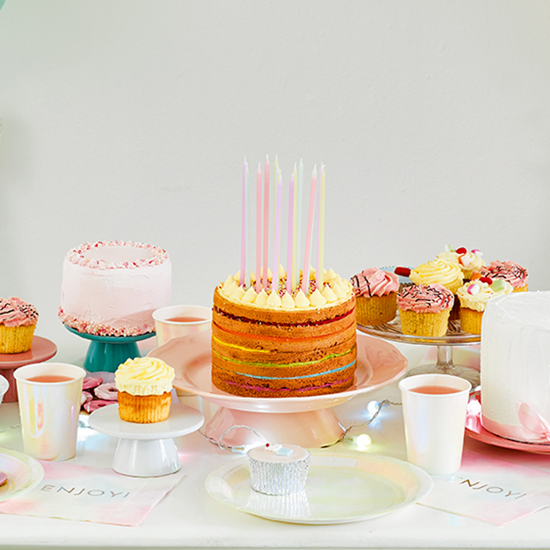Velas largas en tonos pastel - Decoración para celebraciones - La Petite  Cuisine