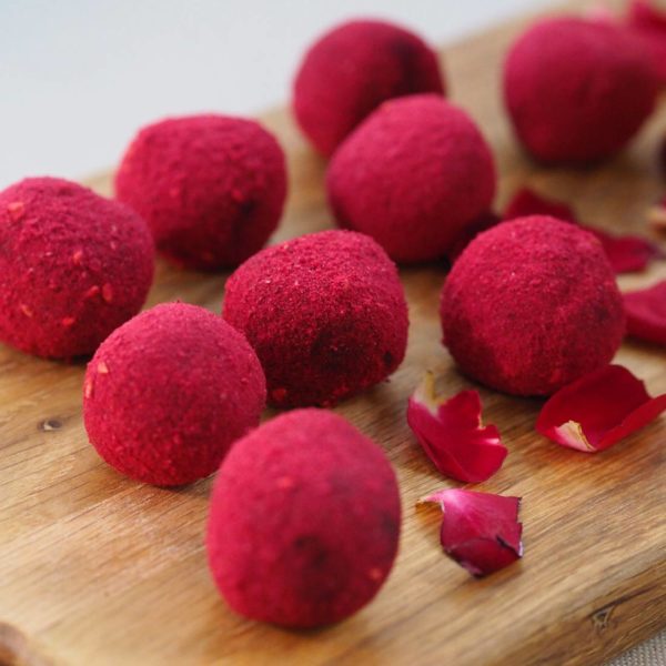 Trufas de chocolate y polvo de frambuesas