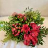 Ramo de flores en tonos rojos