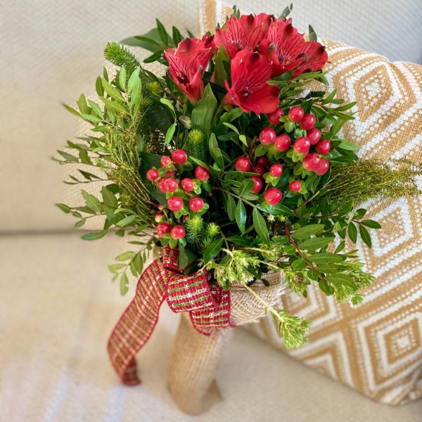 Ramo de flores en tonos rojos