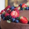 Tarta de fresa con cobertura de chocolate sin lactosa