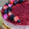 Mousse de yogur con frutos del bosque
