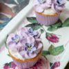 Cupcakes de violetas con pétalos (6 uds)